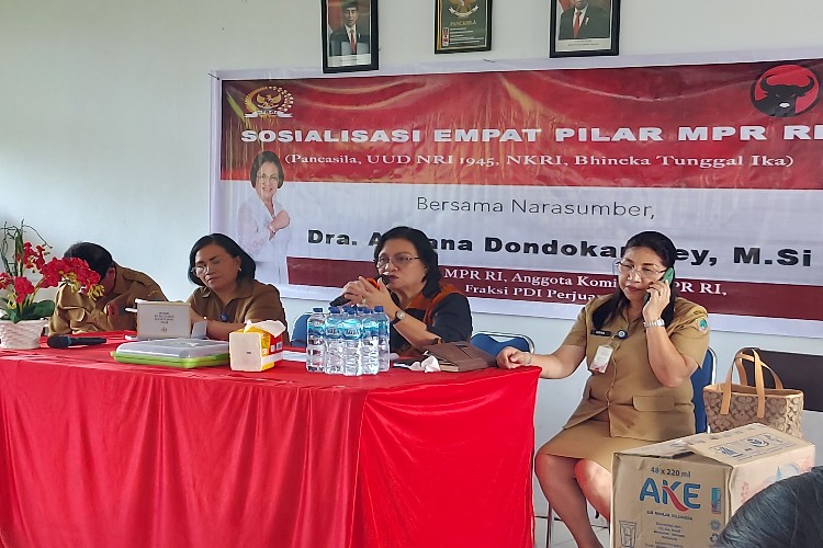 Anggota DPR RI Adriana Dondokambey Sosialiasi 4 Pilar Kebangsaan Di ...