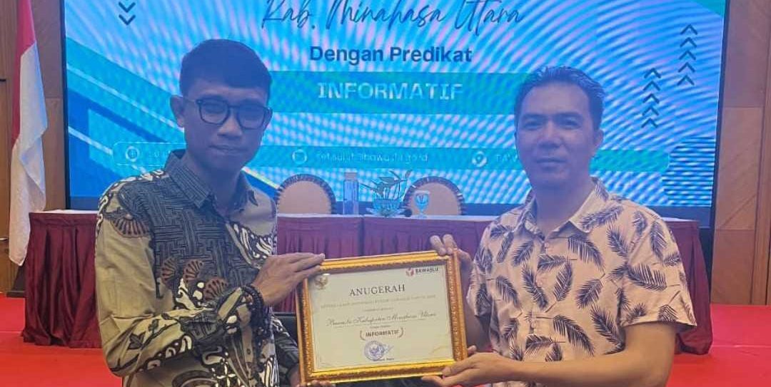 Koorsek Bawaslu Minut, Michael Polii menerima penghargaan Anugerah Keterbukaan Informasi Publik Tahun 2024.